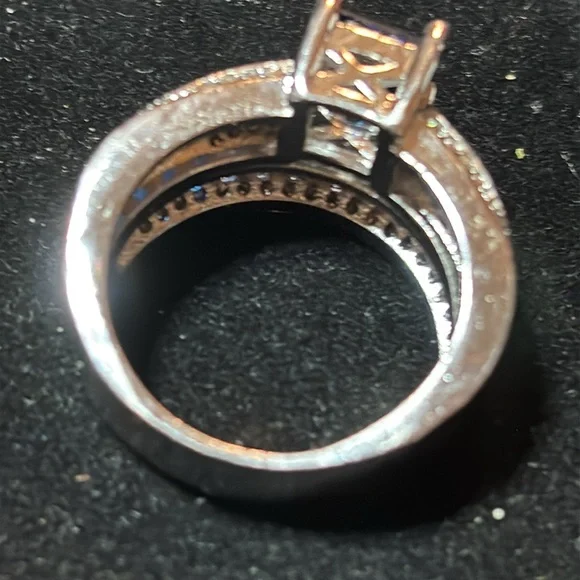 Sterling ring with blue stones - Picture 5 of 6